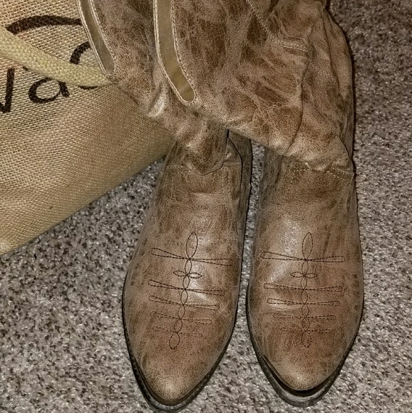 Cowgirl boots - Picture 2 of 3